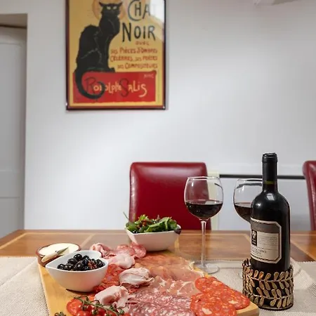 아파트 The Amazing Attik *