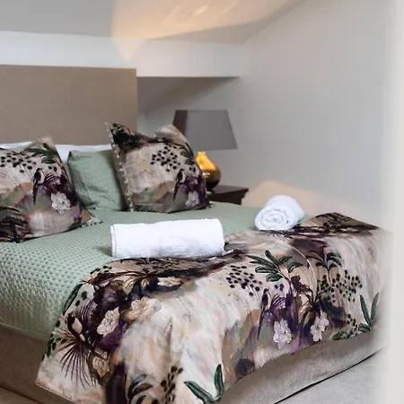 아파트 The Amazing Attik