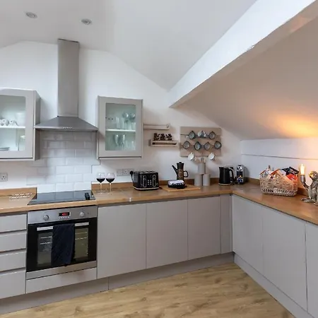 아파트 The Amazing Attik 스킵턴