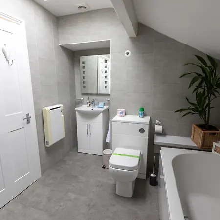 아파트 The Amazing Attik