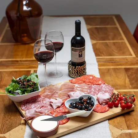 아파트 The Amazing Attik *