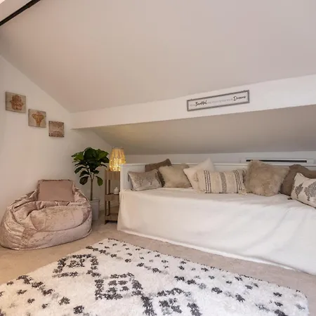The Amazing Attik Lägenhet *